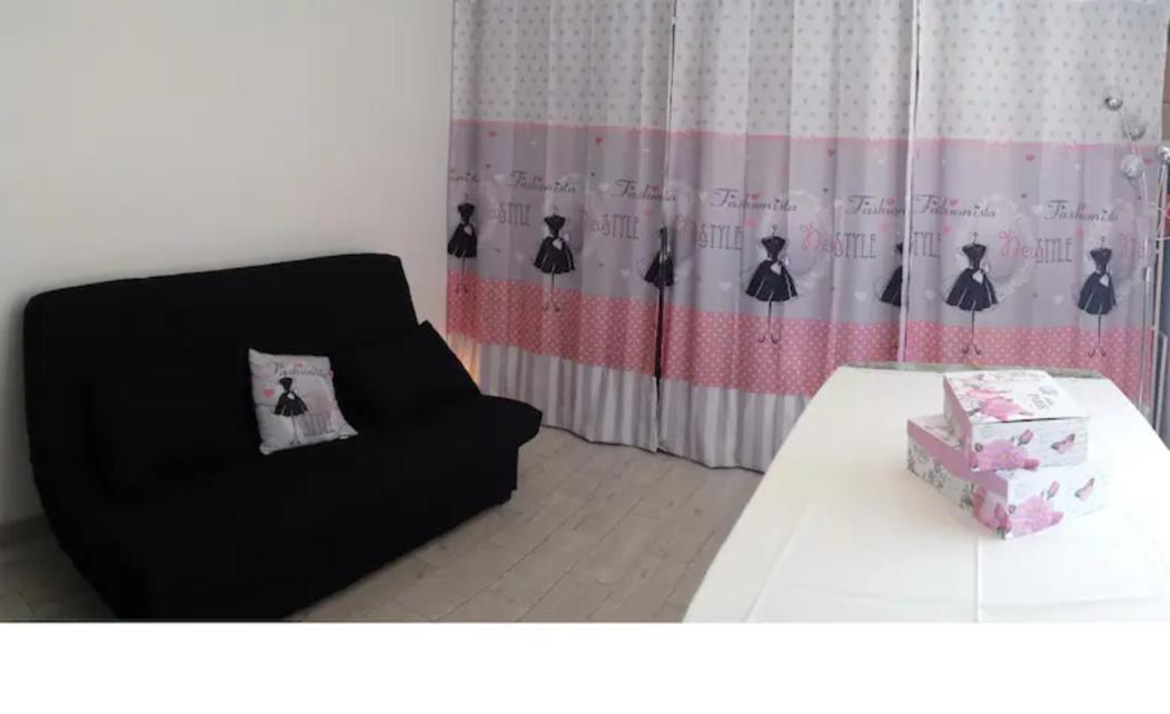 Chambre Ol Stadiumデシーヌ・シャルピュー エクステリア 写真